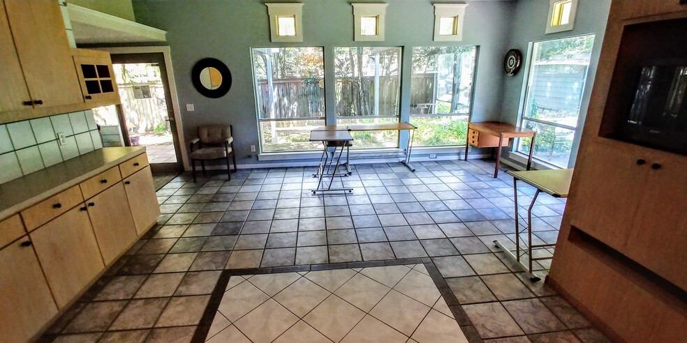 More Photos Of 713 2nd St, League City Office Residential For Lease