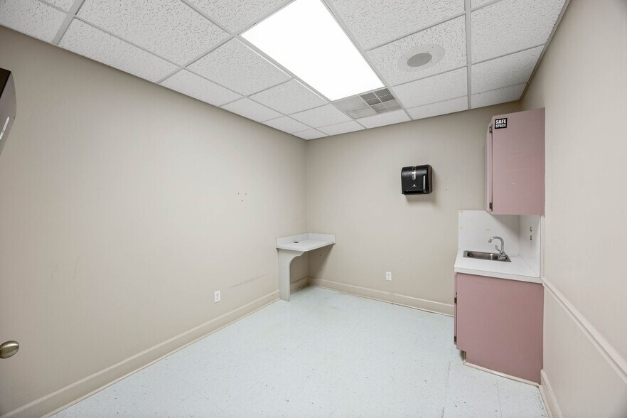 More Photos Of 1888 14th St S, Fernandina Beach Office For Sale