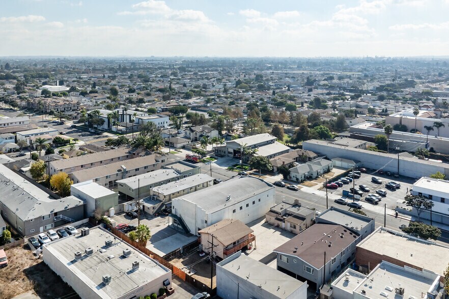 More Photos Of 4333-4335 W 147th St, Lawndale Office For Sale