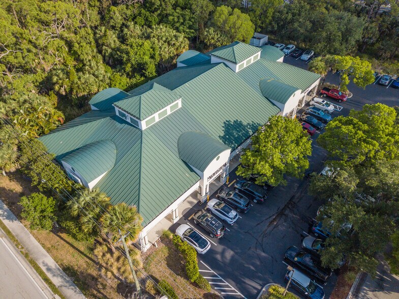 More Photos Of 877 111th Ave N, Naples Medical For Lease