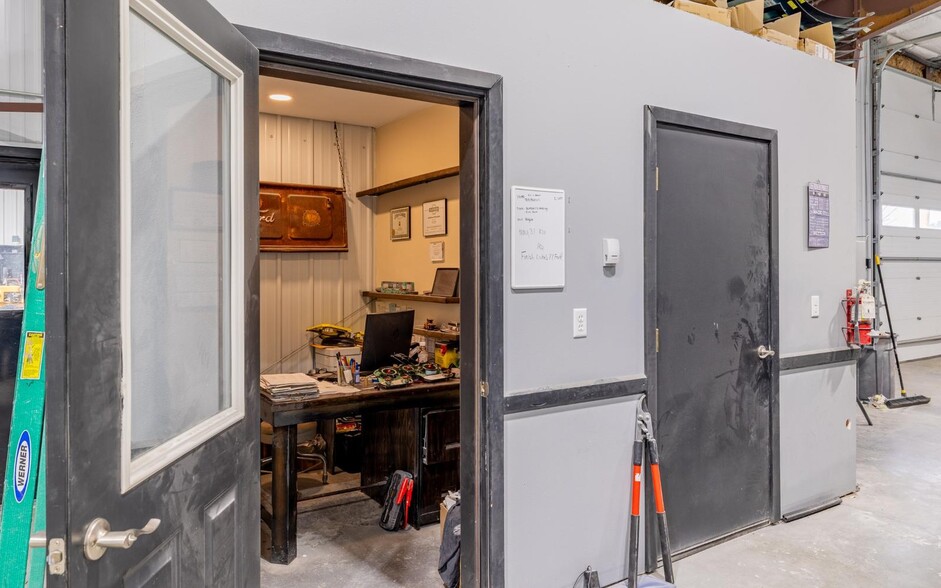 More Photos Of 528 Blackburn St, Cody Auto Repair For Sale