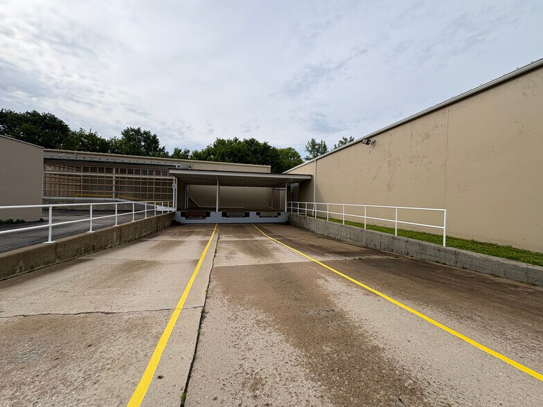More Photos Of 1285 N Indianapolis Rd, Columbus Industrial For Sale