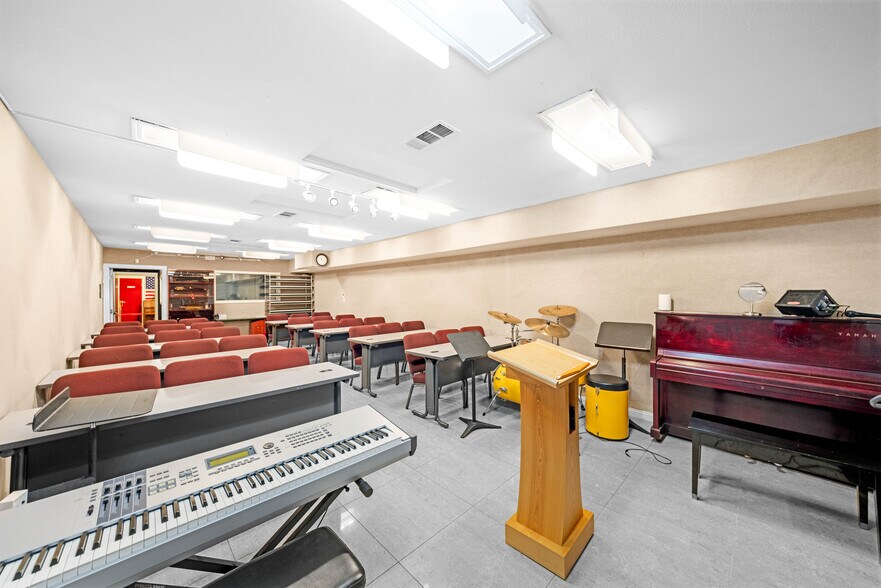 More Photos Of 4100 W Commonwealth Ave, Fullerton Office For Sale
