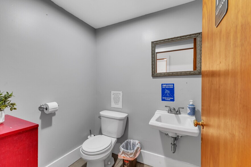 More Photos Of 203 Long Plain Rd, Whately Service For Sale