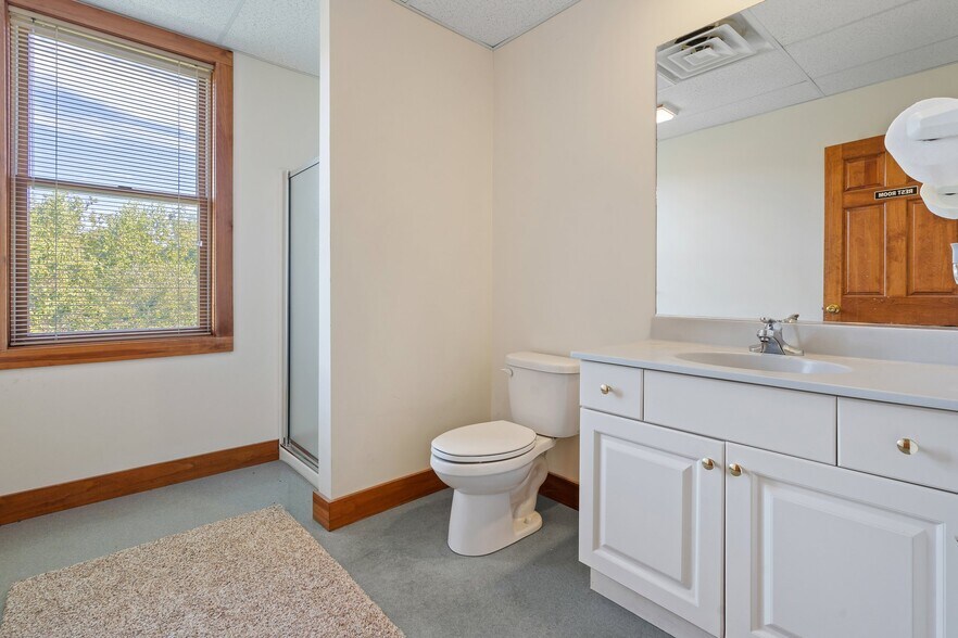More Photos Of 41 Liberty Hill Rd, Henniker Medical For Sale