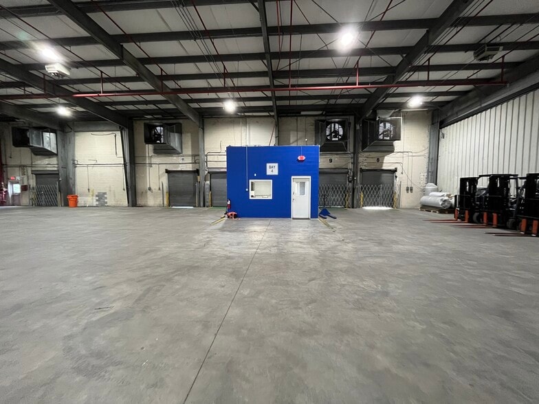 More Photos Of 6555 Fain St, North Charleston Manufacturing For Lease