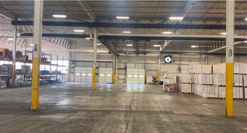 More Photos Of 10333-10335 Wayne Ave, Cincinnati Manufacturing For Lease