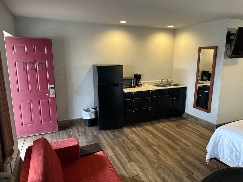 More Photos Of 3140 Kaylor Park dr, Harrisonburg Hotel For Sale