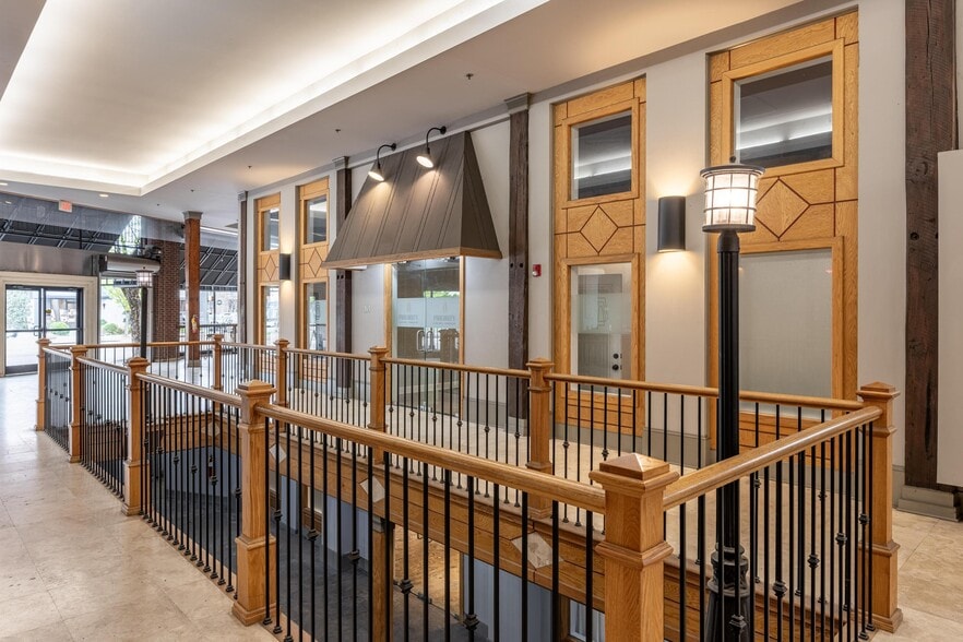 More Photos Of 1463 Market St, Chattanooga Storefront Retail Office For Lease