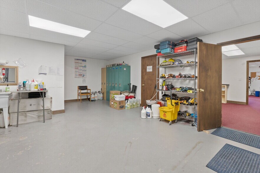 More Photos Of 850 E Industrial Park Dr, Manchester Industrial For Sale