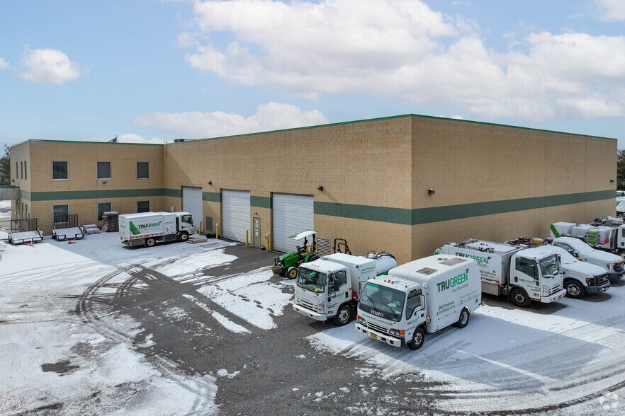 More Photos Of 5-7 Todd Ct, Yaphank Light Distribution For Lease