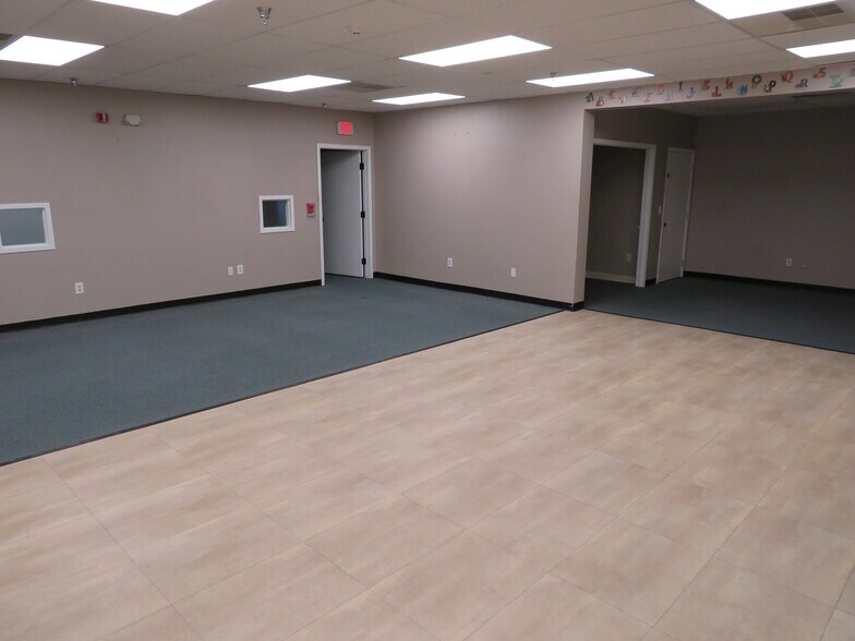 More Photos Of 1715 N Division St, Morris Unknown For Lease