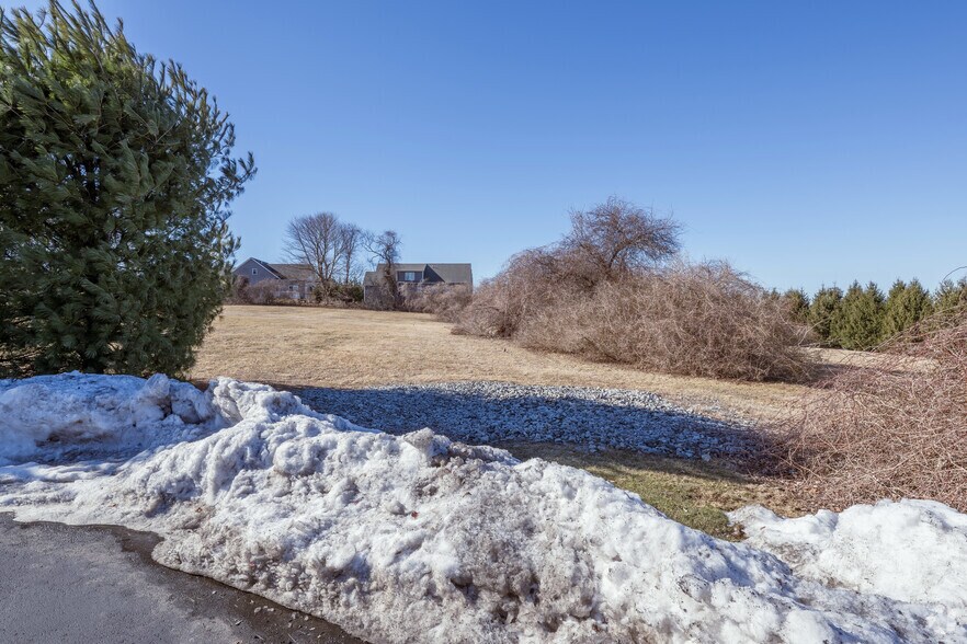 More Photos Of 20 Hampton Way, Wakefield Unknown For Lease