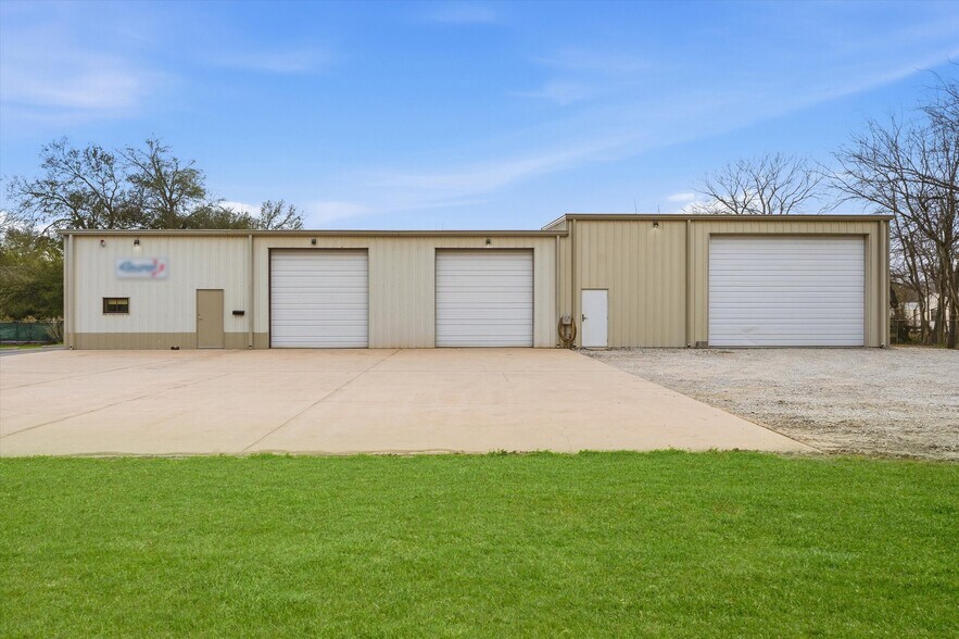 More Photos Of 14102 Pine Meadow Ln, Tomball Warehouse For Lease