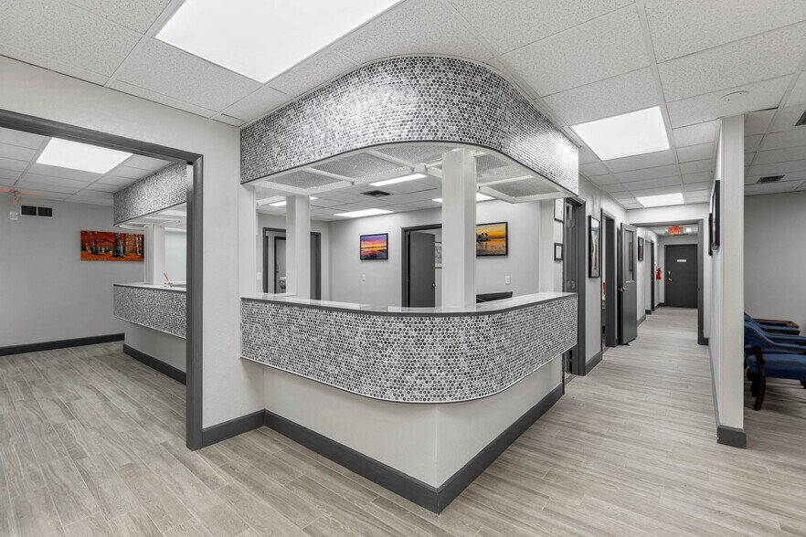More Photos Of 901 N Grove St, Eustis Office For Sale