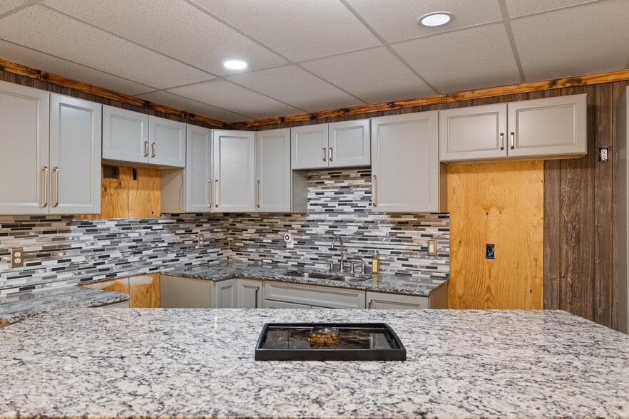 More Photos Of 5021 W Nassau St, Tampa Manufacturing For Sale