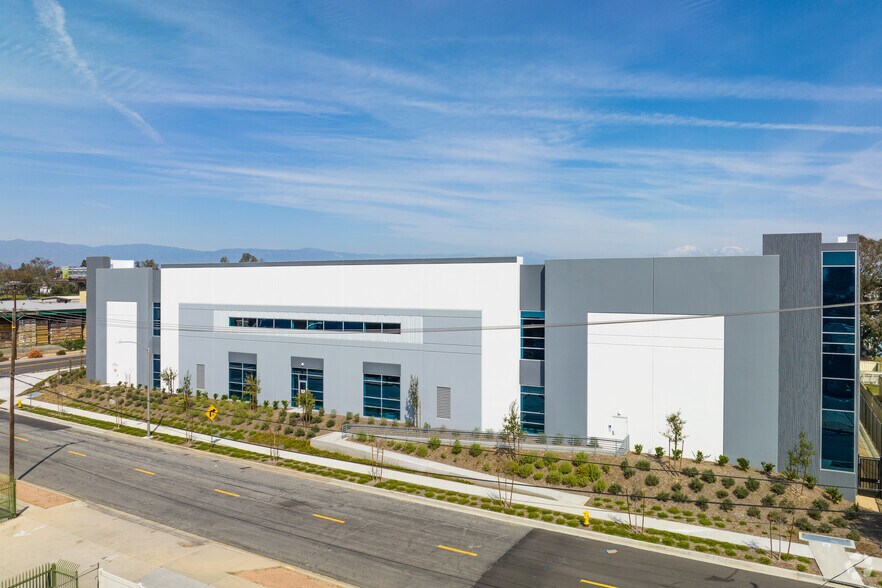 More Photos Of 15551 Boyle Ave, Fontana Distribution For Lease