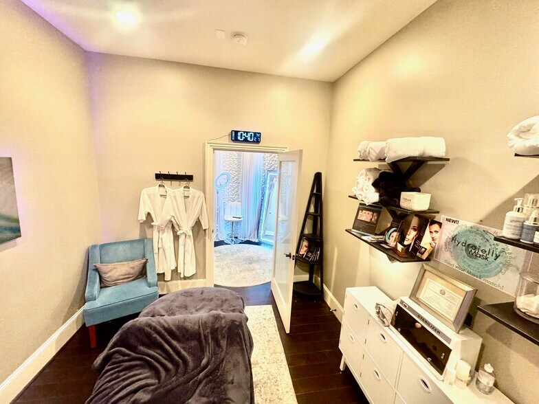 More Photos Of 919 W Gray St, Houston Office For Lease