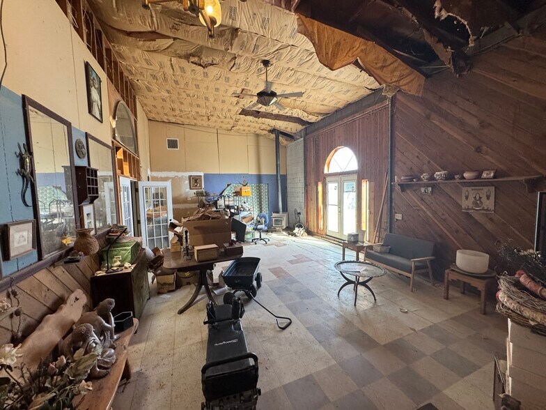 More Photos Of 3577 AZ-77, Taylor Office For Sale
