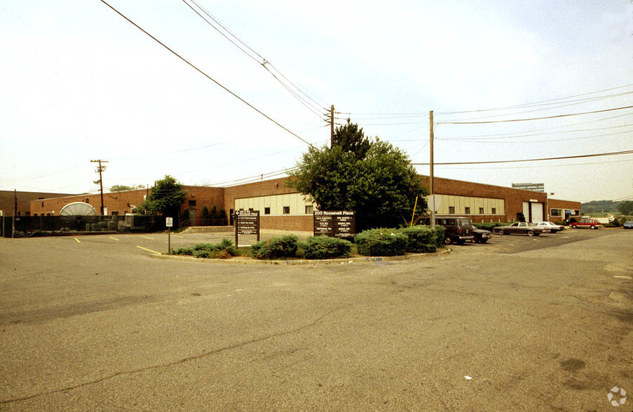 Primary Photo Of 200 Roosevelt Pl, Palisades Park Warehouse For Lease