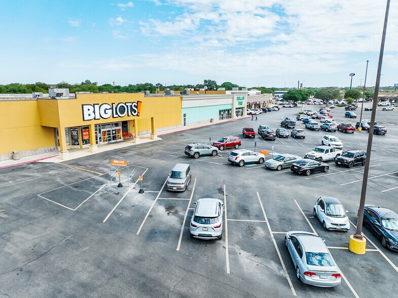 More Photos Of 8425 Bandera Rd, San Antonio General Retail For Sale