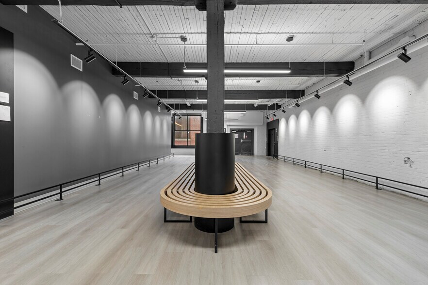 More Photos Of 5425 Rue De Bordeaux, Montréal Office For Sale