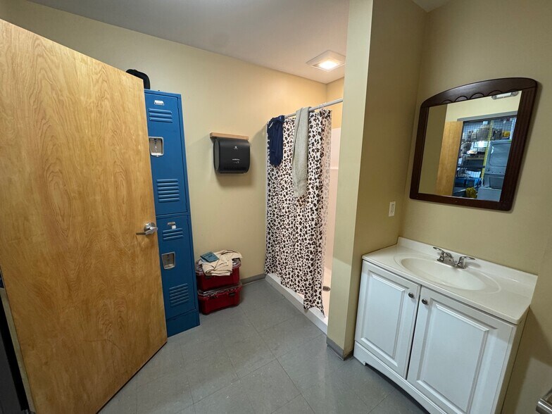More Photos Of 817 Moody St, Waltham Medical For Lease
