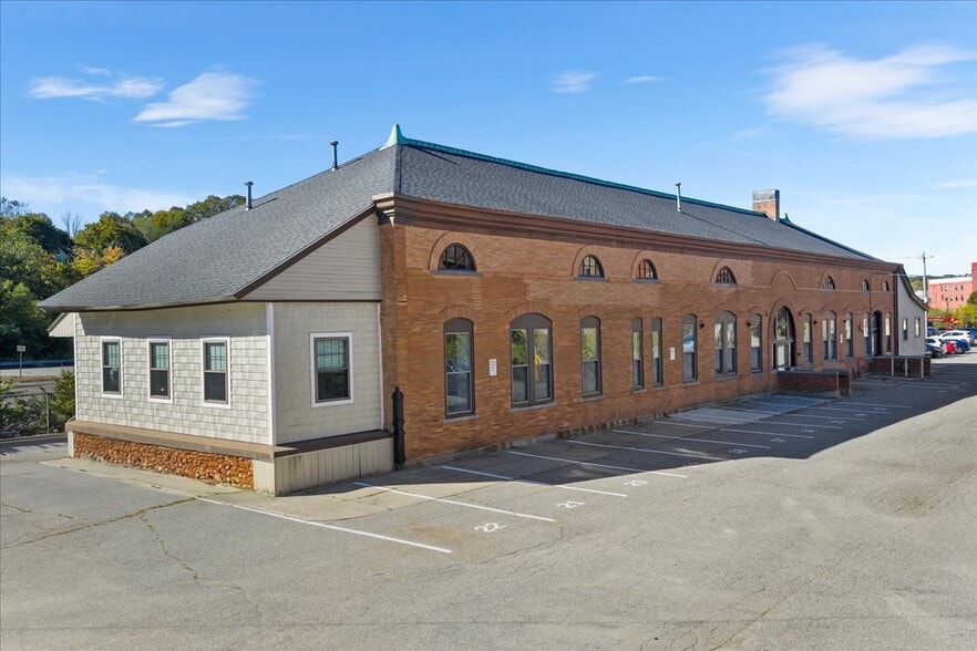 Primary Photo Of 10 Railroad Pl, Norwich Flex For Lease