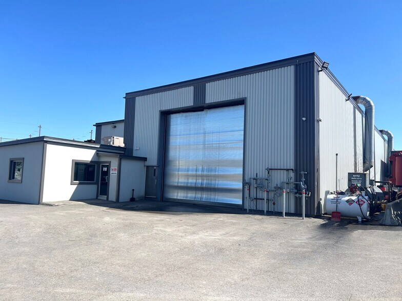 Primary Photo Of 810 Rue Marshall, Laval Industrial For Lease