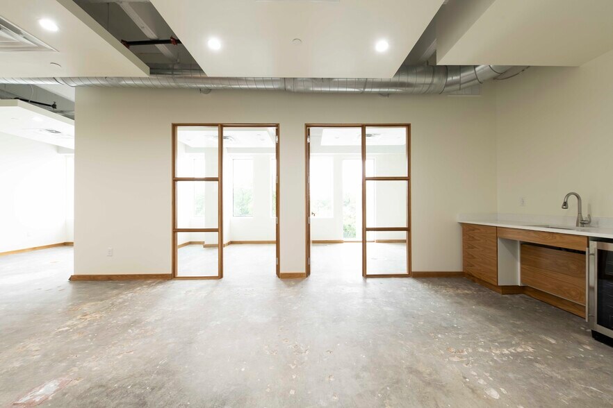 More Photos Of 4525 Lemmon Ave, Dallas Office For Lease