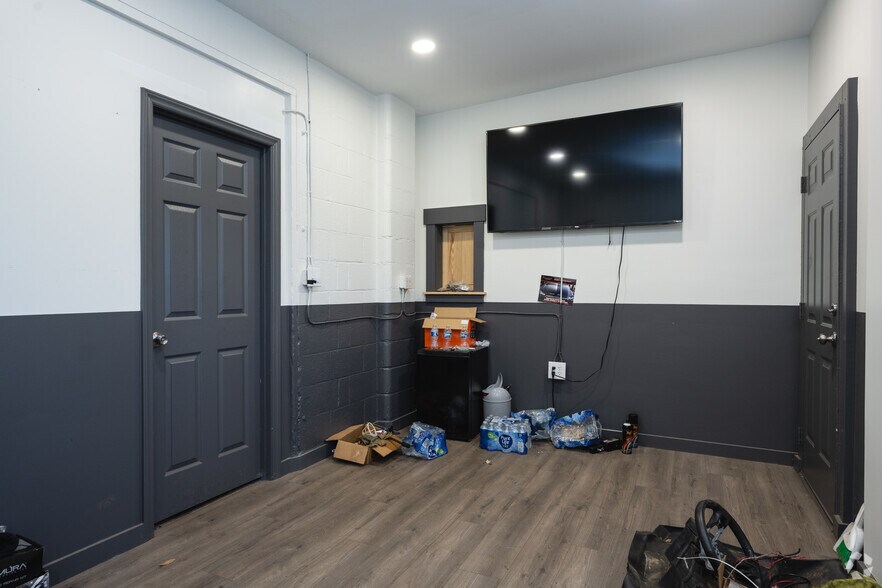 More Photos Of 872 W Main St, Spartanburg Light Manufacturing For Sale