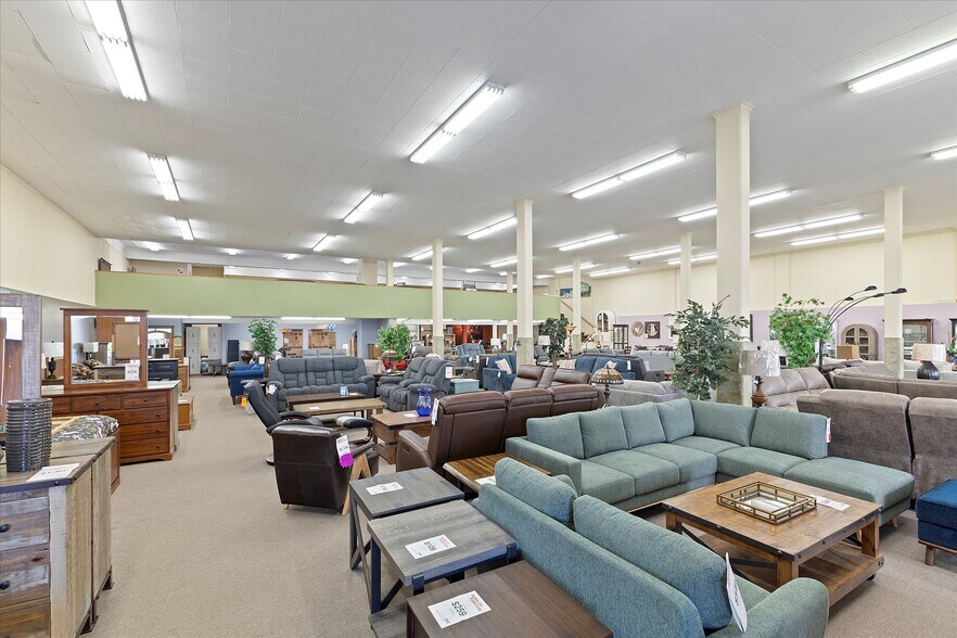 More Photos Of 301 Main Ave, Tillamook General Retail For Sale