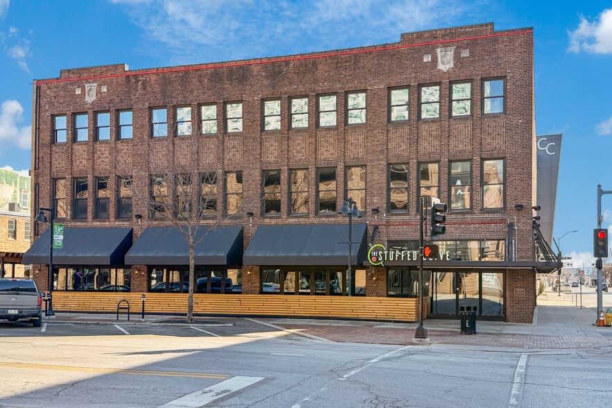 More Photos Of 216 Court Ave, Des Moines General Retail For Sale