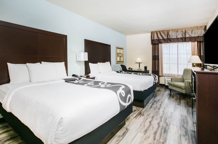 More Photos Of 431 Airport Fwy, Euless Hospitality For Sale