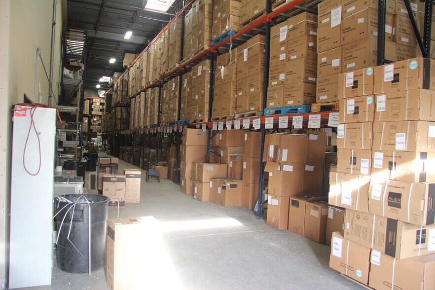 More Photos Of 9200 Waterford Centre Blvd, Austin Distribution For Lease