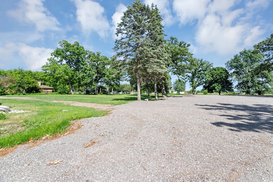 More Photos Of 41W597 US Highway 20, Hampshire Flex For Sale