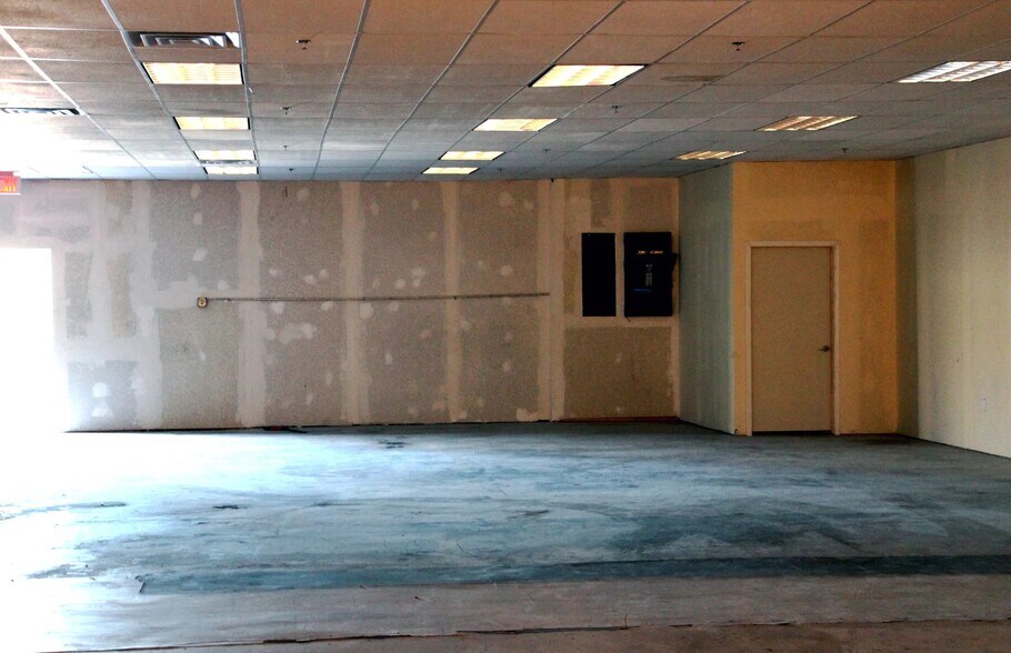 More Photos Of 3440-3450 E Van Buren St, Phoenix Freestanding For Lease