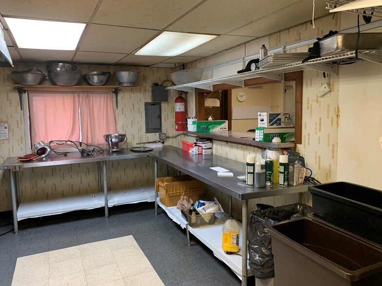 More Photos Of 10 Enfield St, Cincinnati Freestanding For Lease