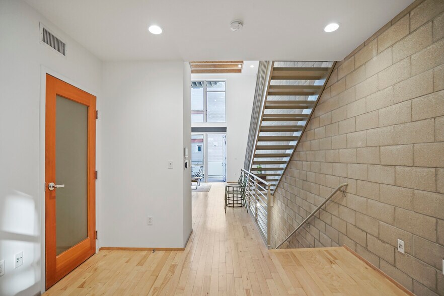 More Photos Of 3450 Cahuenga Blvd W, Los Angeles Office Residential For Lease