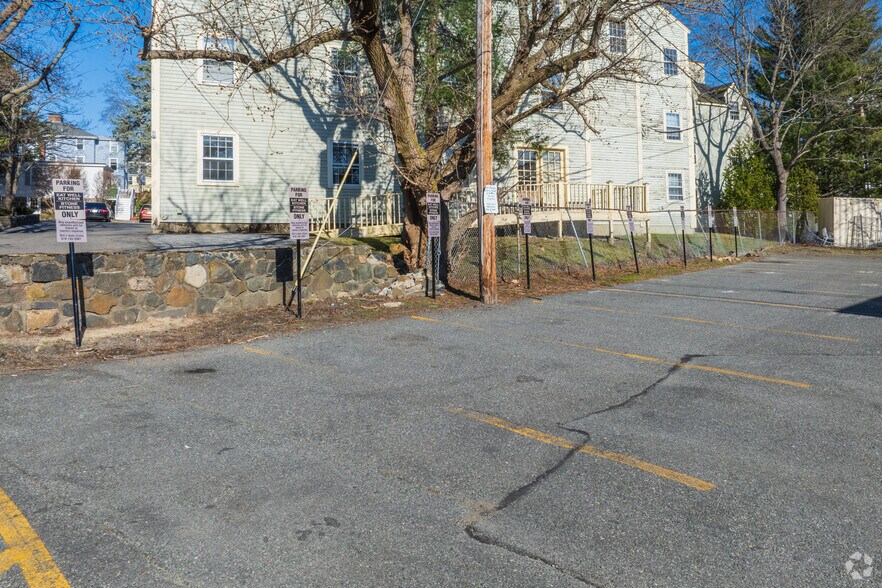 More Photos Of 12 Atlantic Ave, Marblehead Storefront For Sale