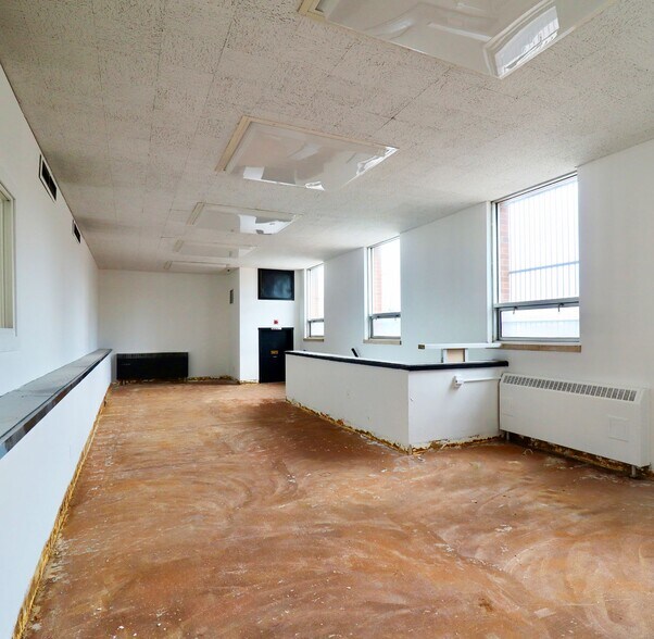 More Photos Of 899 2nd Av E, Owen Sound Bank For Sale