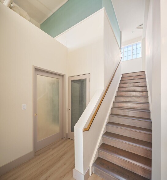 More Photos Of 9435-9439 Santa Monica Blvd, Beverly Hills Storefront Retail Office For Lease