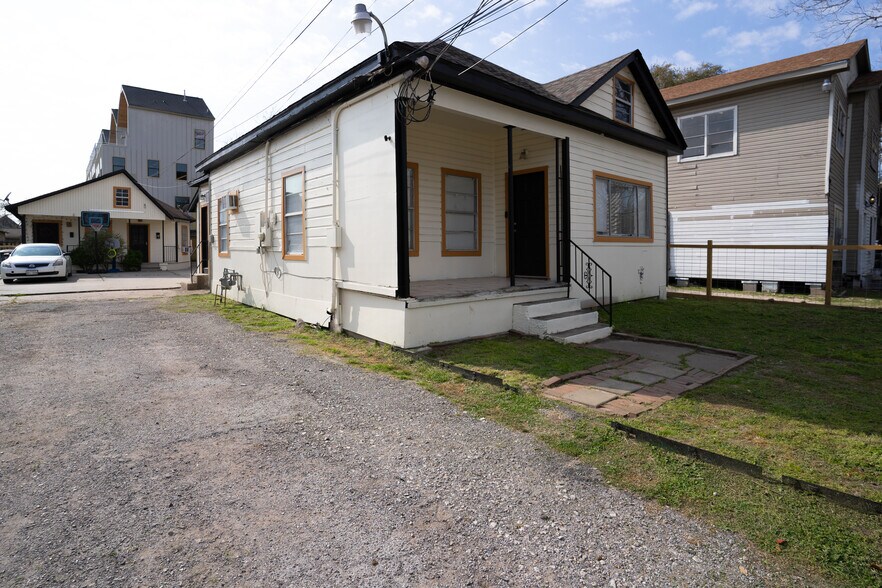 More Photos Of 1611 Common St, Houston Apartments For Sale