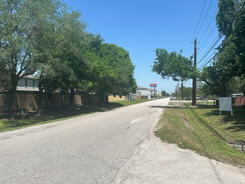 More Photos Of 9941A Rowlett Rd, Houston Warehouse For Lease