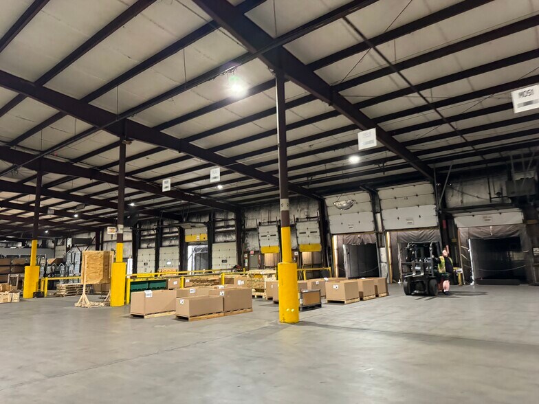 More Photos Of 2314 Wilkins Dr, Chillicothe Warehouse For Lease