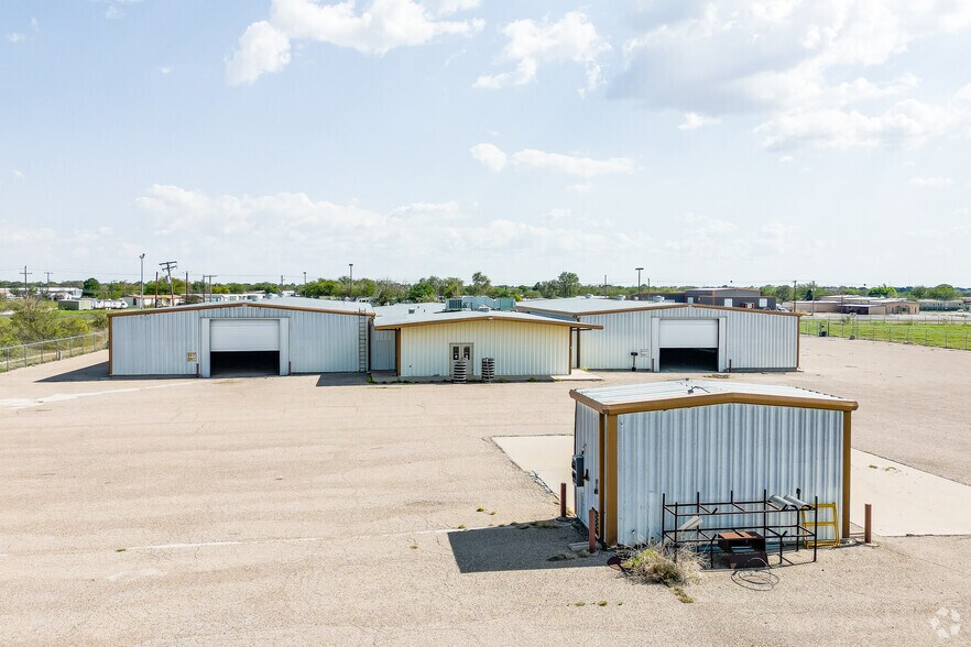 More Photos Of 605 E Yukon Rd, Odessa Warehouse For Lease