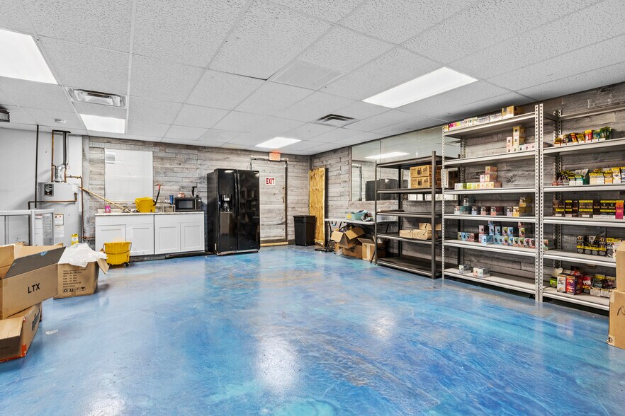 More Photos Of 1415-1419 Leestown Rd, Lexington General Retail For Sale