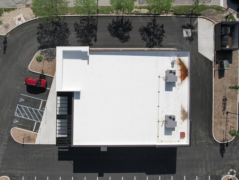 More Photos Of 4825 E 82nd St, Indianapolis Freestanding For Lease