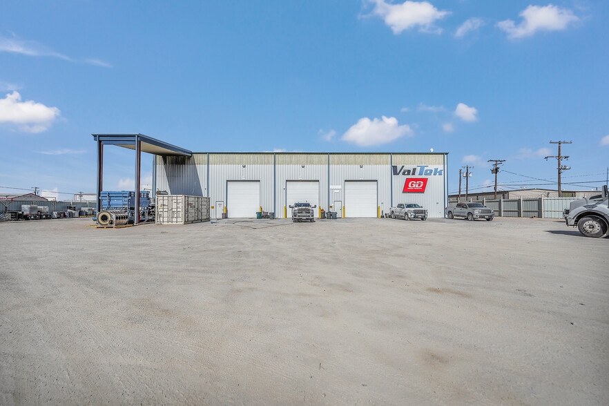 More Photos Of 2010/2015 44th St, Odessa Industrial For Sale
