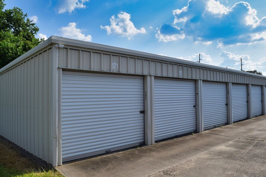 More Photos Of 50 N 13th St, Beaumont Self Storage For Sale